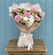 Букет цветов из:  Гвоздики, Орхидеи и Розы в Щекино