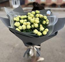 Букет Белые кустовые розы Солинеро в Щекино