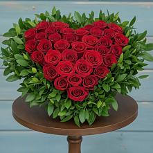 Цветочная композиция из Розы в виде сердца в Щекино