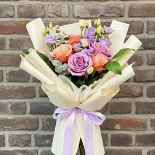 Букет цветов из:  Лизиантусы и Розы в Щекино