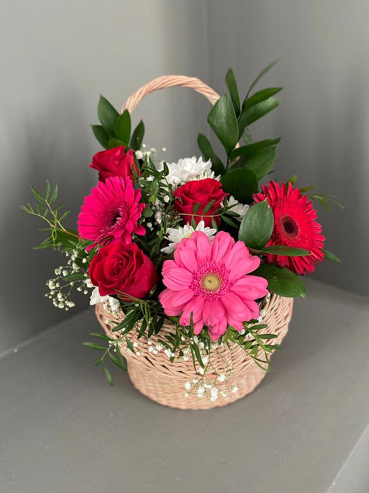 Цветочная композиция из Розы, Хризантемы и Герберы в корзине в Щекино