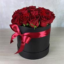 Цветочная композиция из Розы в шляпной коробке в Щекино