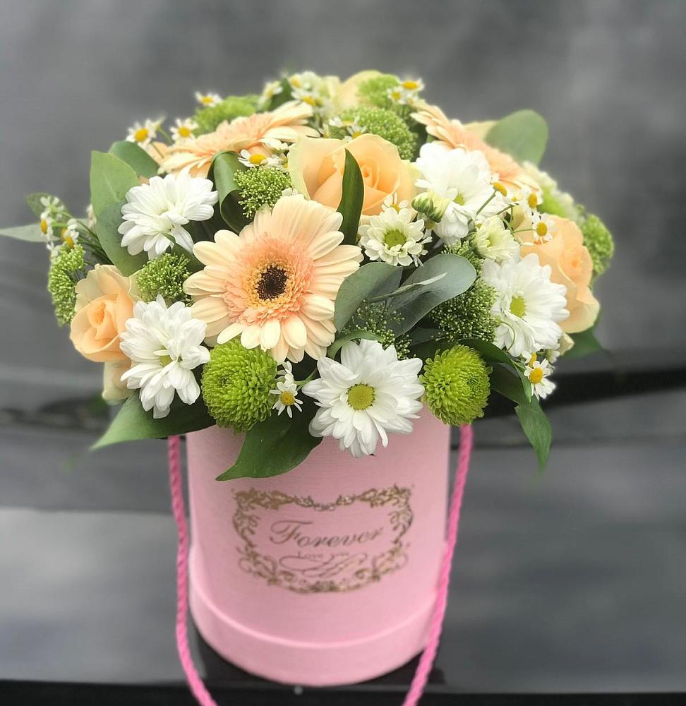 Цветочная композиция из Розы, Герберы и Хризантемы в шляпной коробке в Щекино