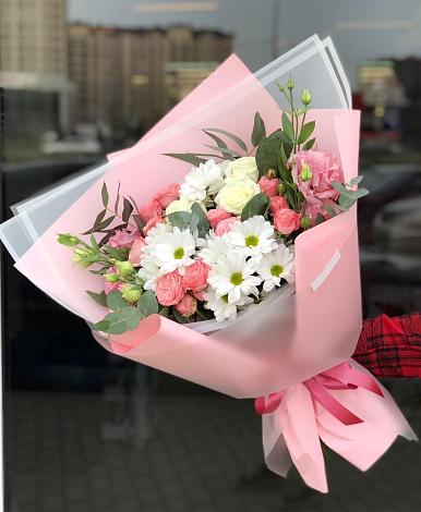 Букет цветов из: Розы, Лизиантусы и Хризантемы в Щекино