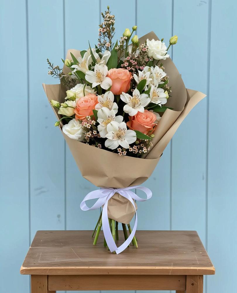 Букет цветов из: Альстромерии, Лизиантусы, Розы и Хризантемы в Щекино