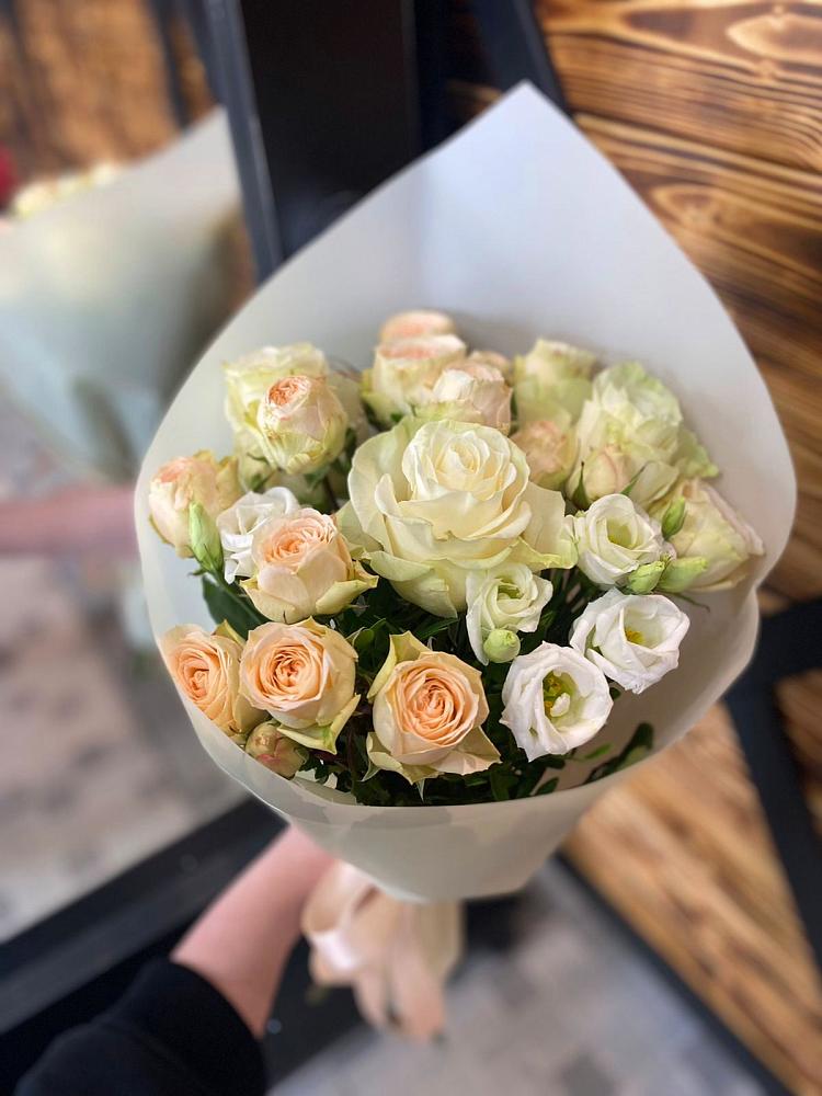 Букет цветов из: Розы и Лизиантусы в Щекино