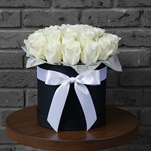 Цветочная композиция из Розы в шляпной коробке в Щекино